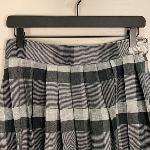 Handmade, black and gray large plaid print fitted waist pleaded skirt - Picture 2 of 6
